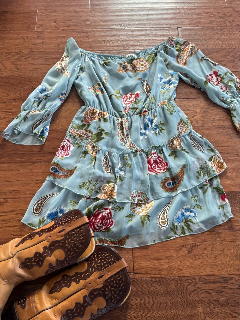 Alice + Olivia  Waylon Off Shoulder Blouson Dress